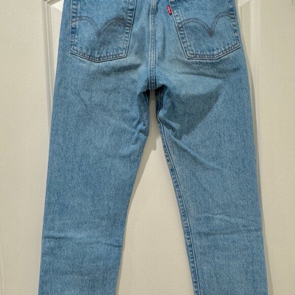 Levi’s Wedgie Straight in Oxnard Haze Medium Wash Size 26 x 28 - Picture 5 of 6